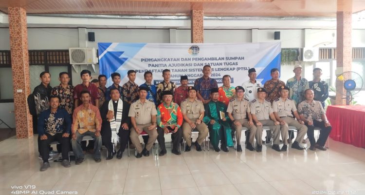 Kepala ATR/BPN Tanggamus saat melantik Satgas Yuridis dan Administrasi PTSL 2024 di Aula BPN Tanggamus
