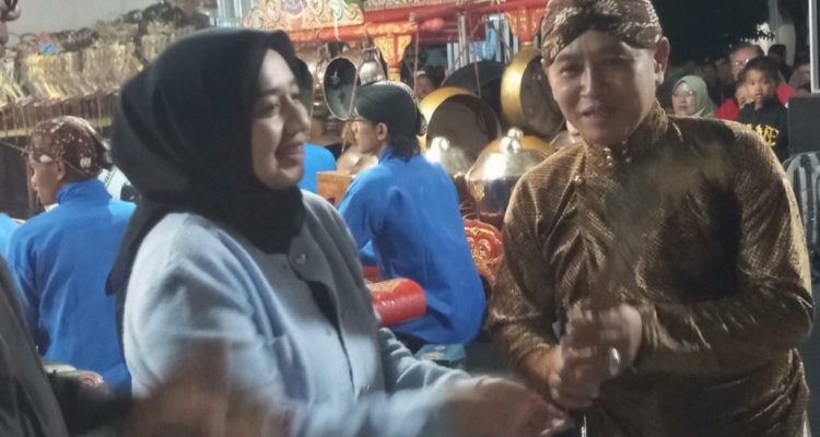 Peringati HUT RI ke-80, Warga Plumbon Gelar Tasyakuran dan Pentas Wayang Kulit