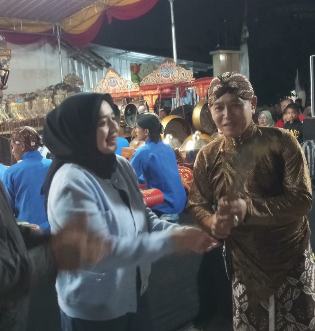 Peringati HUT RI ke-80, Warga Plumbon Gelar Tasyakuran dan Pentas Wayang Kulit