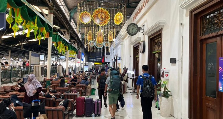 Kirab Yuswa Dalem Yogya Picu Kepadatan, KAI Imbau Penumpang Datang Lebih Awal